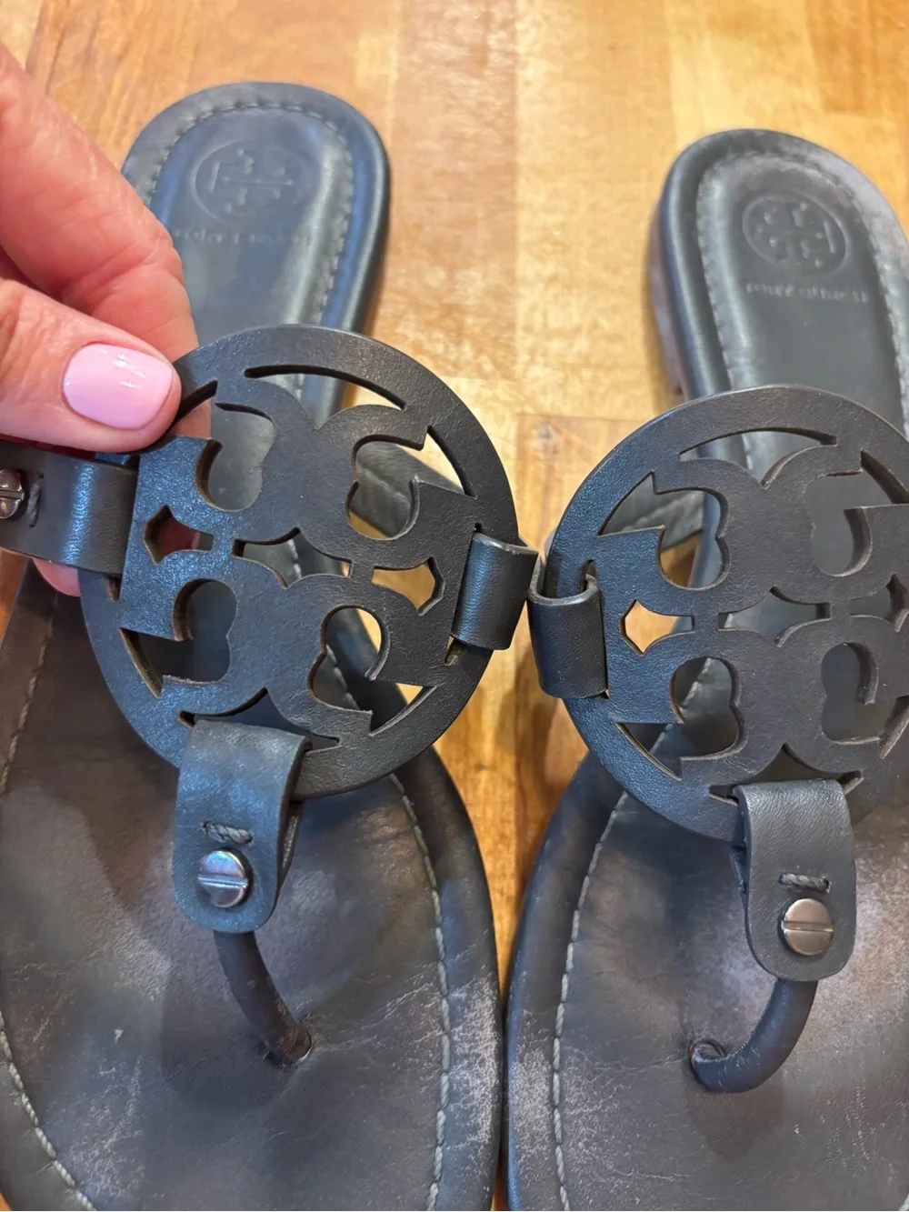 Tory Burch Black Leather Logo Thong Sandals - 7.5